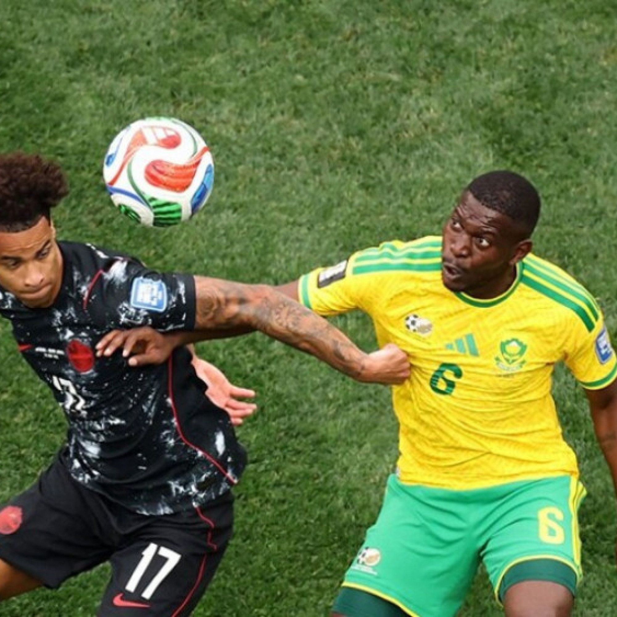  - Video bóng đá Nam Phi - Canada: "Bàn thắng vàng" phút 90+2 (World Cup)