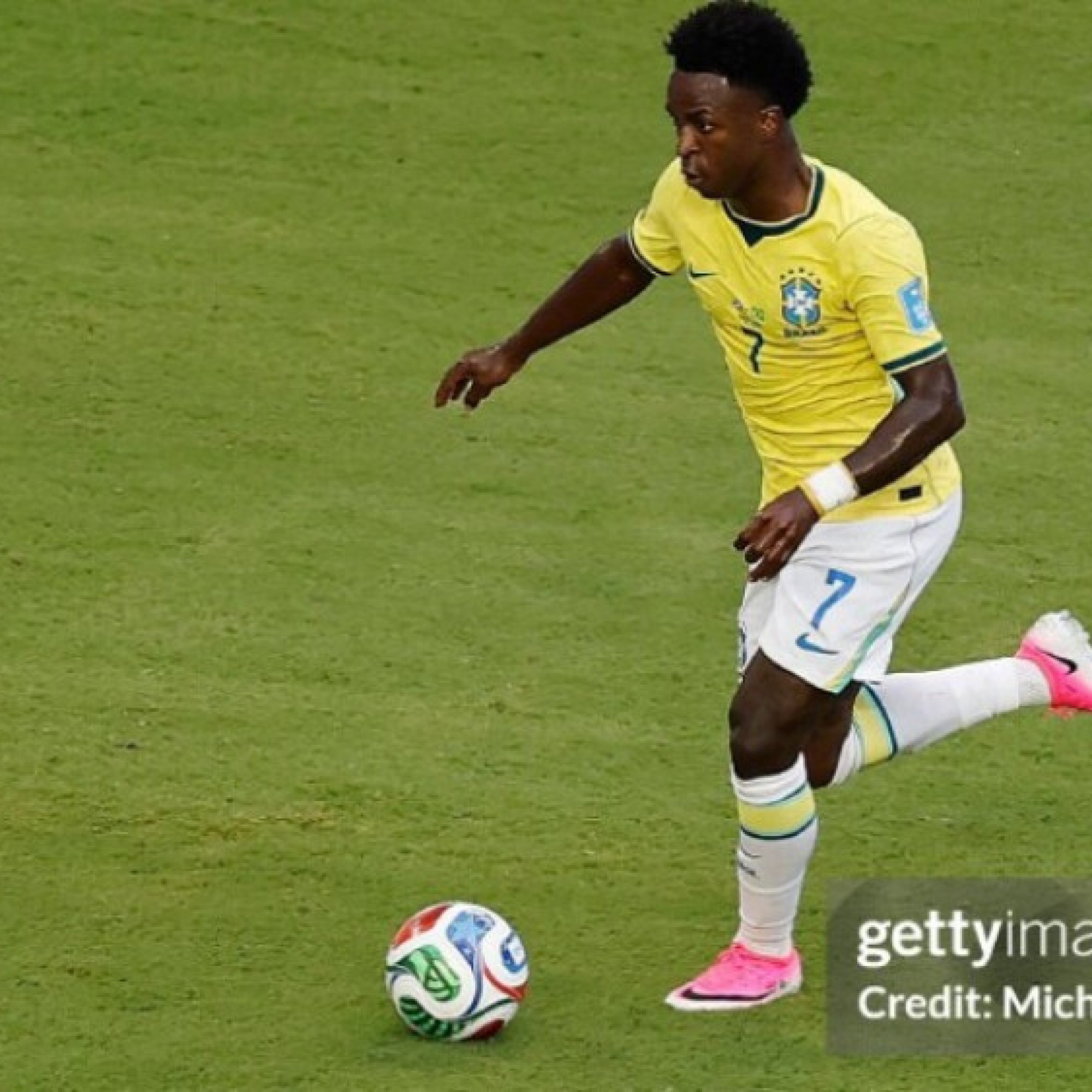  - Cực nóng Brazil đối đầu Nhật Bản: Vinicius Junior nhảy múa với trái bóng