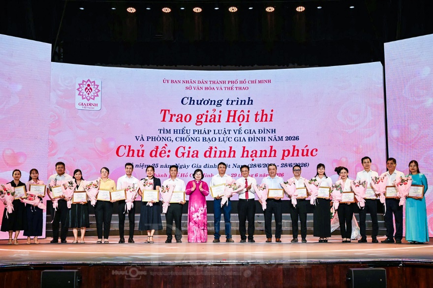 Tôn vinh các gia đình giữ lửa hạnh phúc, dựng xây thành phố nghĩa tình - 7