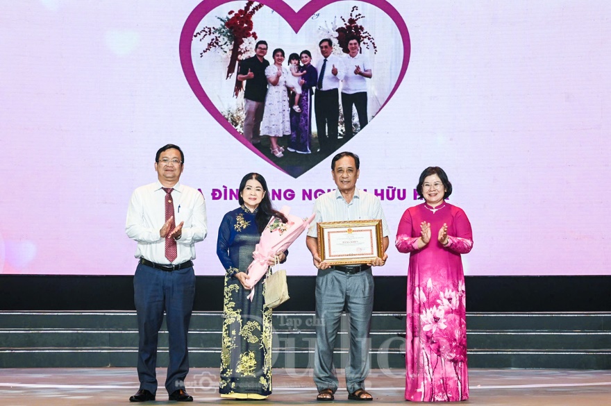 Tôn vinh các gia đình giữ lửa hạnh phúc, dựng xây thành phố nghĩa tình - 5