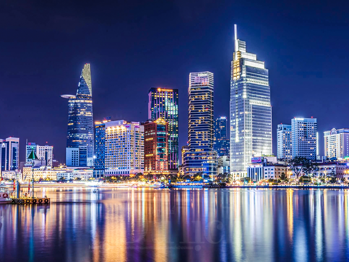 Thành phố lấp lánh sau những ô cửa hoàng hôn và lời hẹn của khách lữ hành đón nắng bình minh - 11