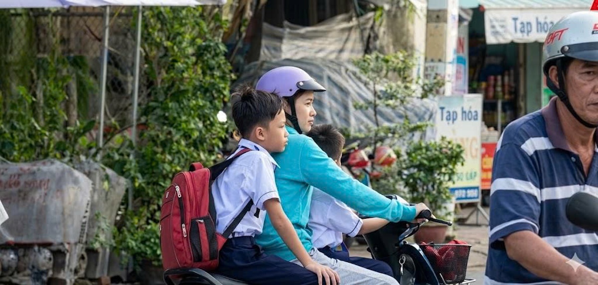 Mũ bảo hiểm cho trẻ em: Khi sự vô tâm chạm đến ranh giới của nhân quyền - 1
