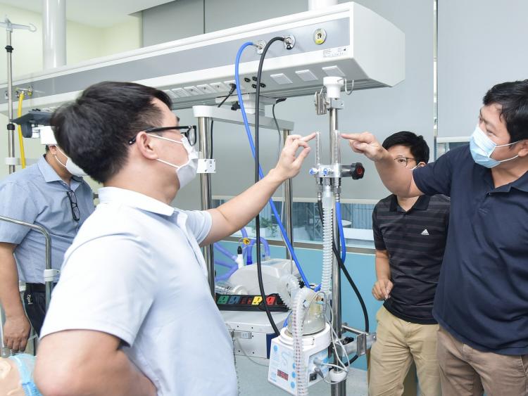 Việt Nam chế tạo thành công máy oxy dòng cao, giúp 60-70 % bệnh nhân COVID-19 không nặng thêm