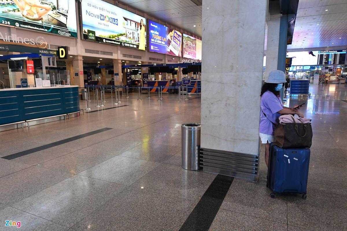 Sân bay Tân Sơn Nhất 'ế ẩm' kỷ lục - 1