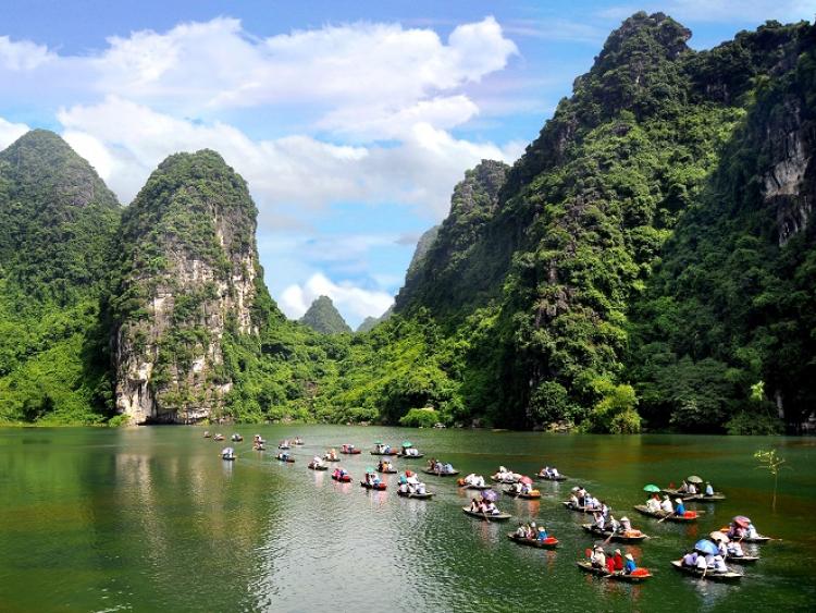 Trong 6 tháng, khách du lịch tại Việt Nam đạt 30,5 triệu lượt
