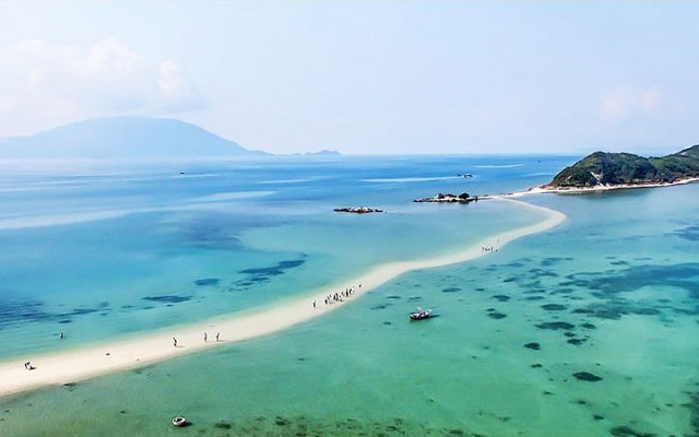 Đảo Điệp Sơn: Điểm sống ảo cực chất với con đường xuyên biển vạn người mê - 1