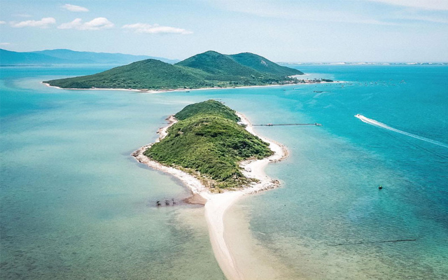 Đảo Điệp Sơn: Điểm sống ảo cực chất với con đường xuyên biển vạn người mê - 2