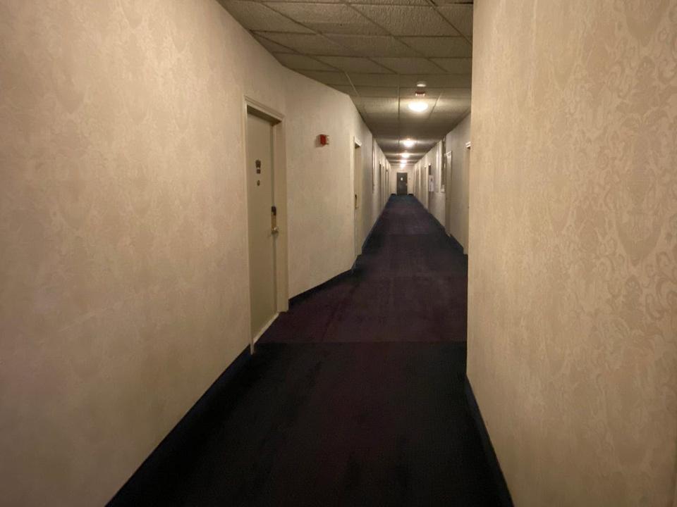 Khám phá bên trong khách sạn "ma ám" nổi tiếng ở Chicago - 9