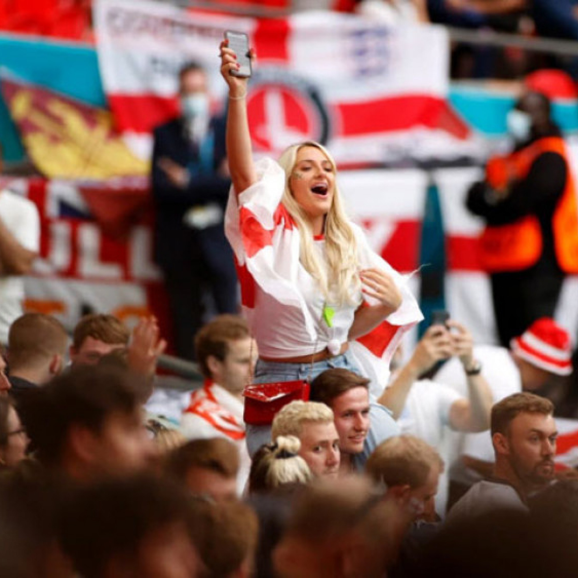 Thể thao - Nước Anh cổ vũ chung kết EURO: CĐV &quot;Tam sư&quot; trải qua nhiều cung bậc cảm xúc