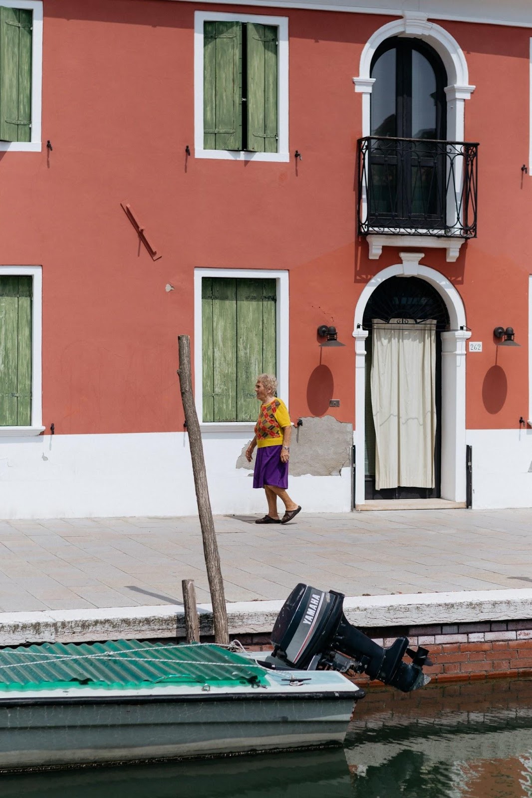 Lạc lối tại đảo Burano sắc màu giữa Venice lãng mạn - 10