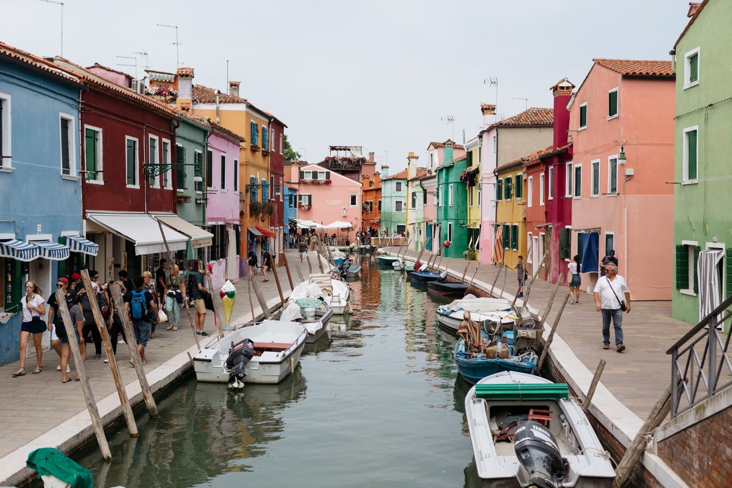 Lạc lối tại đảo Burano sắc màu giữa Venice lãng mạn - 18