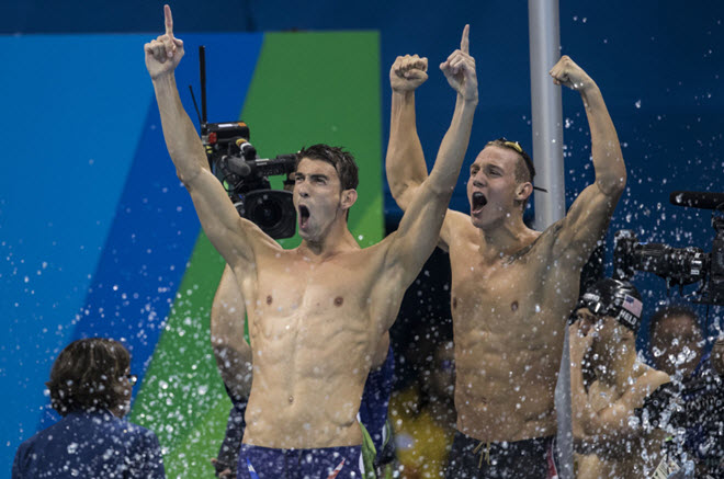 Ngã ngửa siêu sao nhắm 7 HCV Olympic: “Truyền nhân” của Michael Phelps - 1