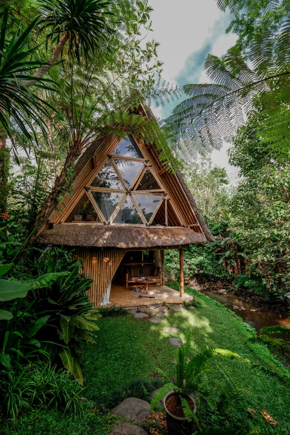 Tìm bình yên trong ngôi nhà tre ẩn mình giữa núi rừng Bali - 1