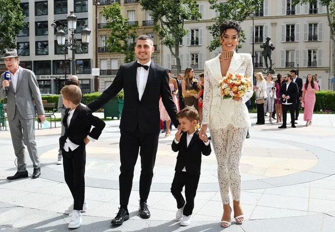 Verratti vô địch EURO cưới người mẫu xinh đẹp, Ibrahimovic hội ngộ dàn sao PSG - 5