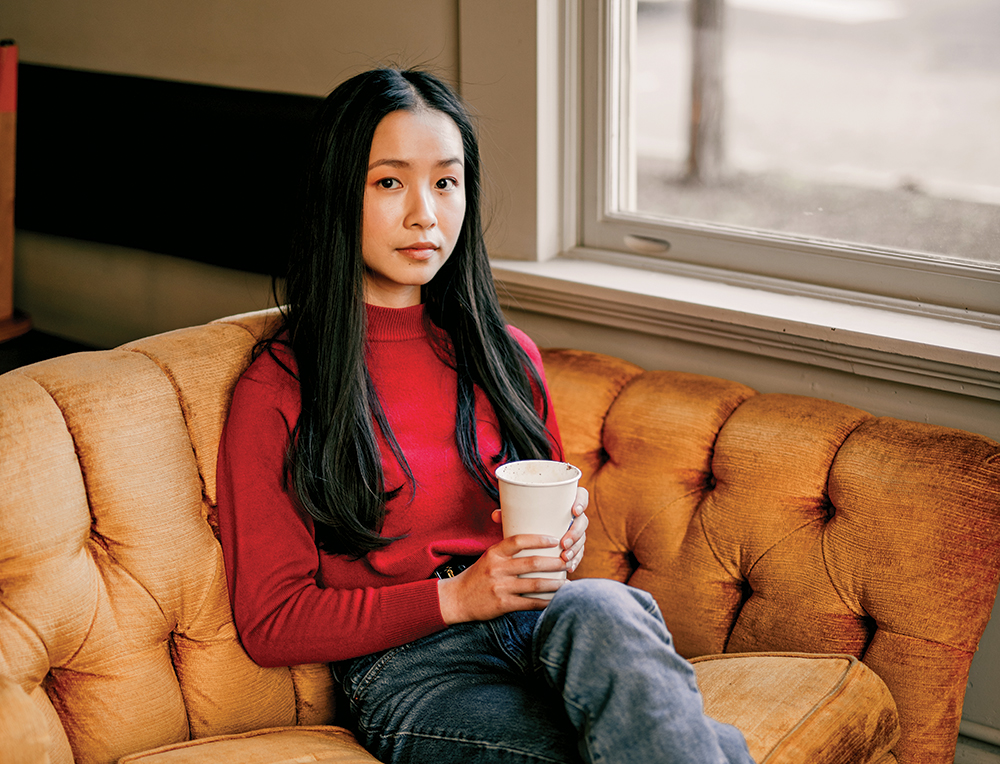 Cô sinh viên gốc Việt 18 tuổi, được vinh danh Nhà thơ trẻ quốc gia 2021 tại Mỹ - 2