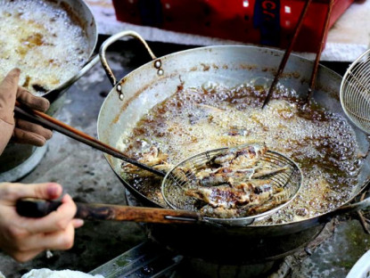 Chuyển động - Người dân miền biển Thừa Thiên Huế làm xuyên trưa, chế biến hàng tấn cá gửi vào TP.HCM
