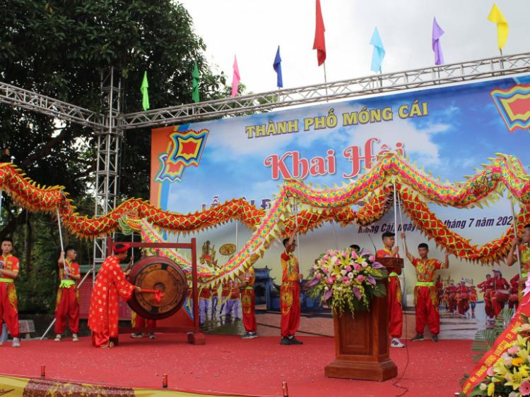 Rộn rã hội đình làng biển