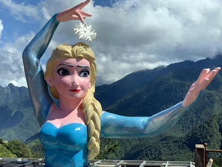 Sa Pa: Cộng đồng mạng lại “dậy sóng” với công chúa Elsa phiên bản lỗi