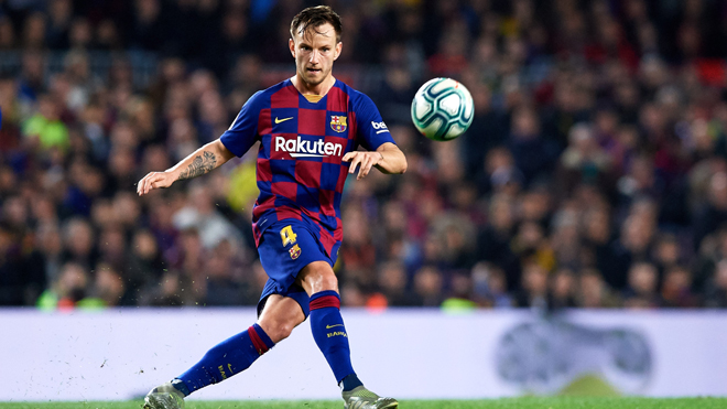 Tiết lộ Ronaldo từng hóa &#34;siêu cò&#34; dụ dỗ Ivan Rakitic, Barca phũ phàng phá tan - 2