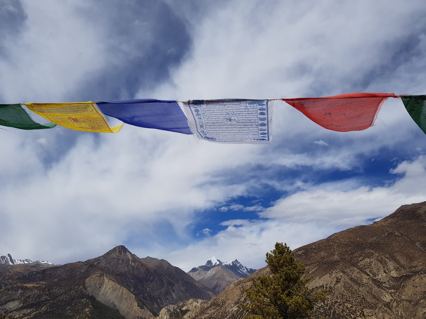 Tới Nepal, gửi lời nguyện cầu theo những lá cờ Lungta bay phấp phới - 4
