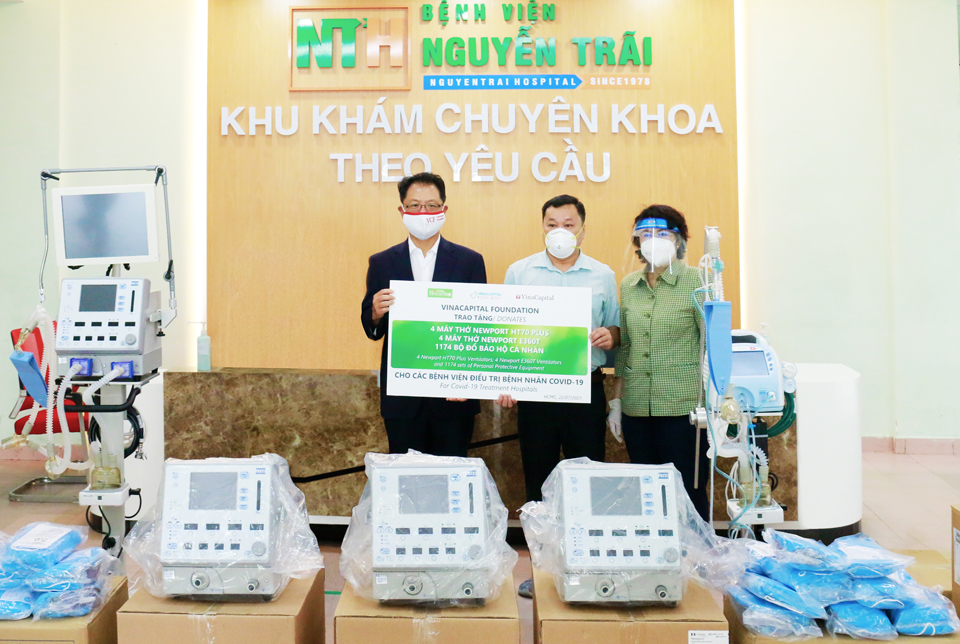 Trao tặng 8 máy thở và 1.174 trang thiết bị bảo hộ chống dịch cùng Chương trình vì nhịp thở Việt Nam - 1
