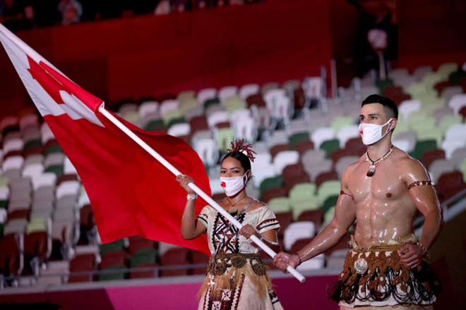 Hai nam thần thi nhau cởi áo khoe cơ bắp cuồn cuộn gây sốt Olympic Tokyo - 2