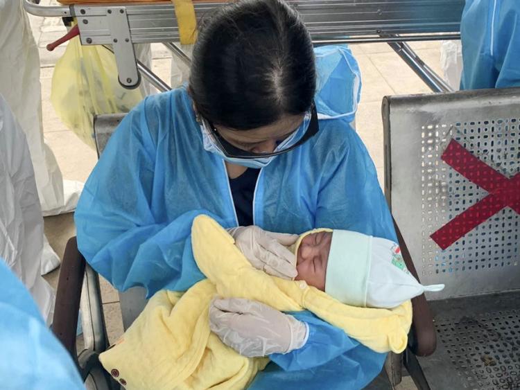Đón hơn 200 lao động, phụ nữ mang thai từ TP.HCM về Quảng Ngãi
