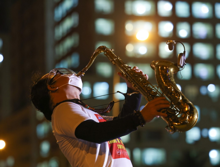 Đêm không quên của nghệ sĩ saxophone Trần Mạnh Tuấn ở bệnh viện dã chiến