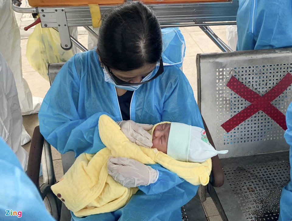 Đón hơn 200 lao động, phụ nữ mang thai từ TP.HCM về Quảng Ngãi - 3