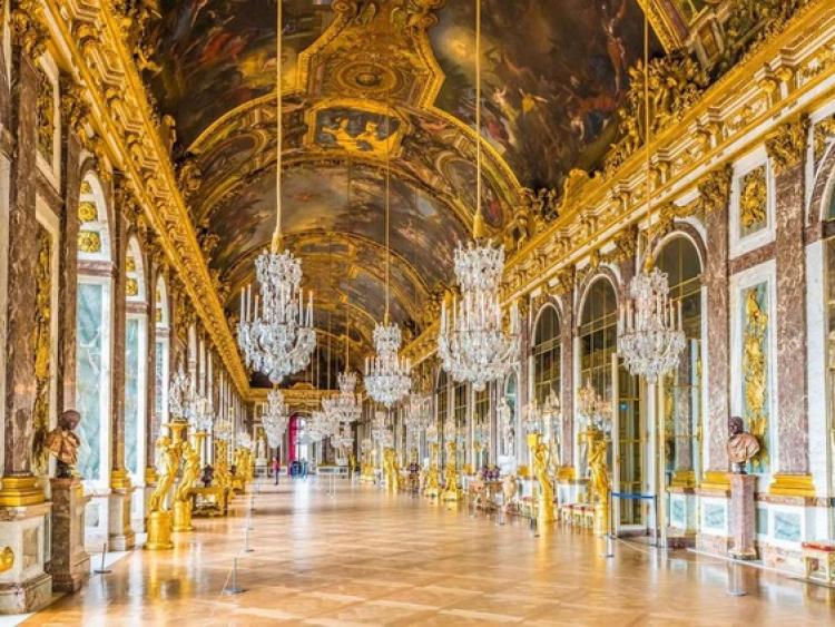 Một đêm nghỉ dưỡng đắt đỏ kiểu hoàng gia ở cung điện Versailles