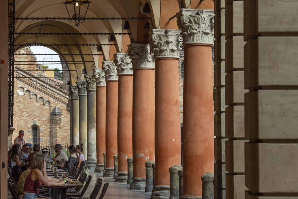 UNESCO công nhận di sản Cổng vòm thời Trung cổ Bologna (Italia) - 1