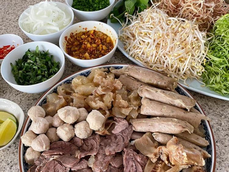 Khám phá mùa dịch: Tóc Tiên, Hà Tăng, Lan Khuê mặc đẹp nhưng tài nấu ăn mới đáng nể