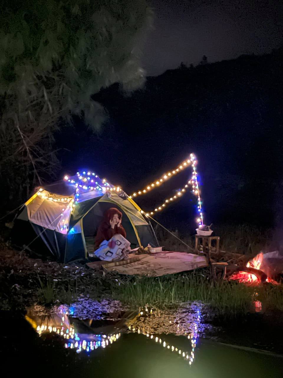 Vợ chồng trẻ ở Lâm Đồng rủ nhau lên đồi cắm trại "trốn Covid" - 6