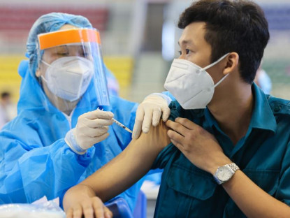Chuyển động - TP.HCM lo hết vaccine sau ngày 9/8
