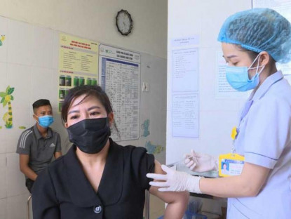 Chuyển động - Hơn 7.000 nhân sự ngành du lịch Quảng Ninh được tiêm vắc-xin
