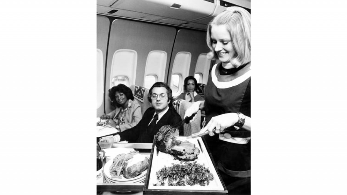 Những bữa ăn trên máy bay từng thịnh soạn đến mức nào? - 5