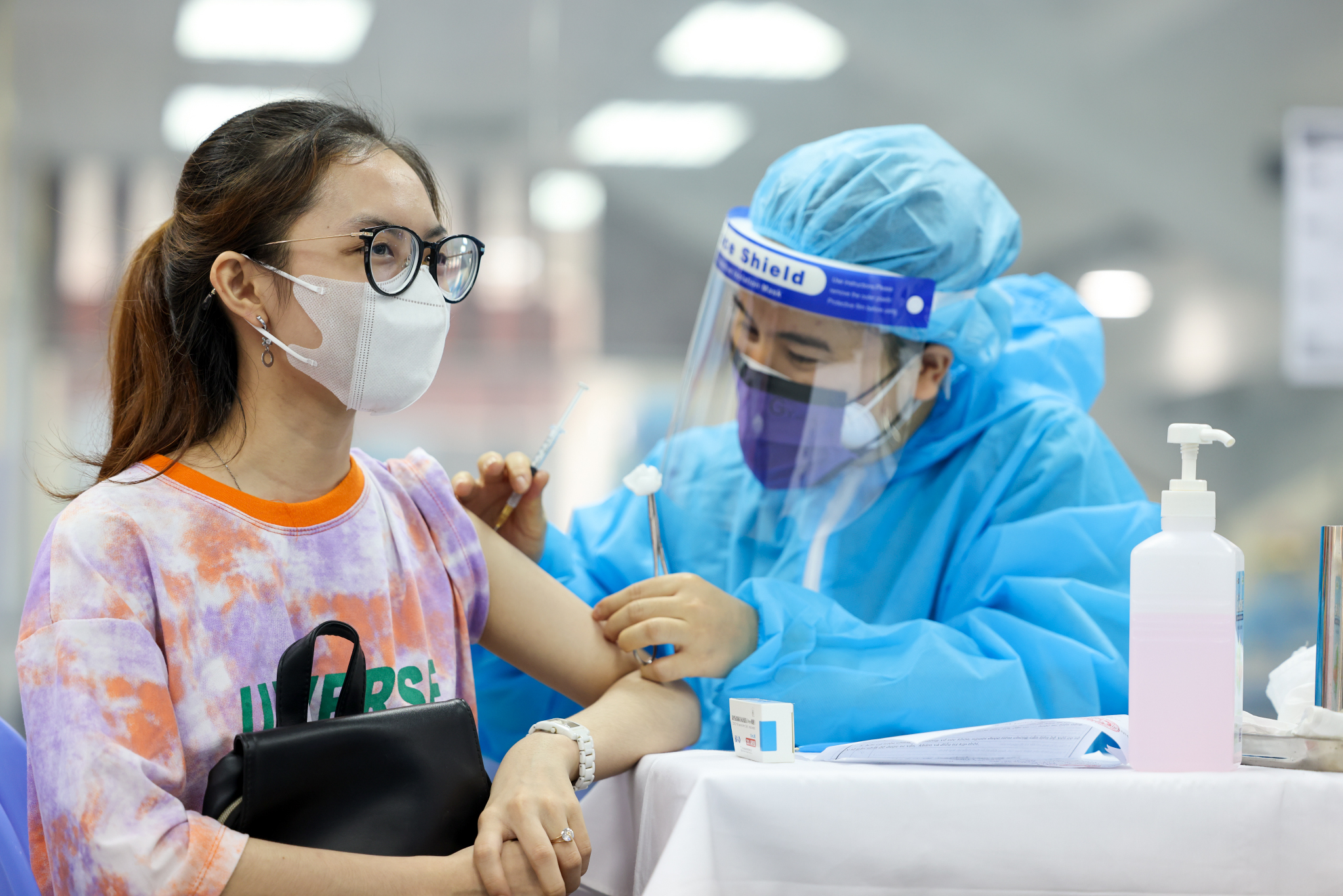Người nước ngoài tiêm vaccine Vero Cell tại quận Bình Thạnh - 7