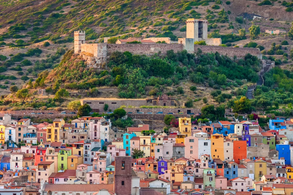 Những thị trấn rực rỡ sắc màu ở Italy - 3