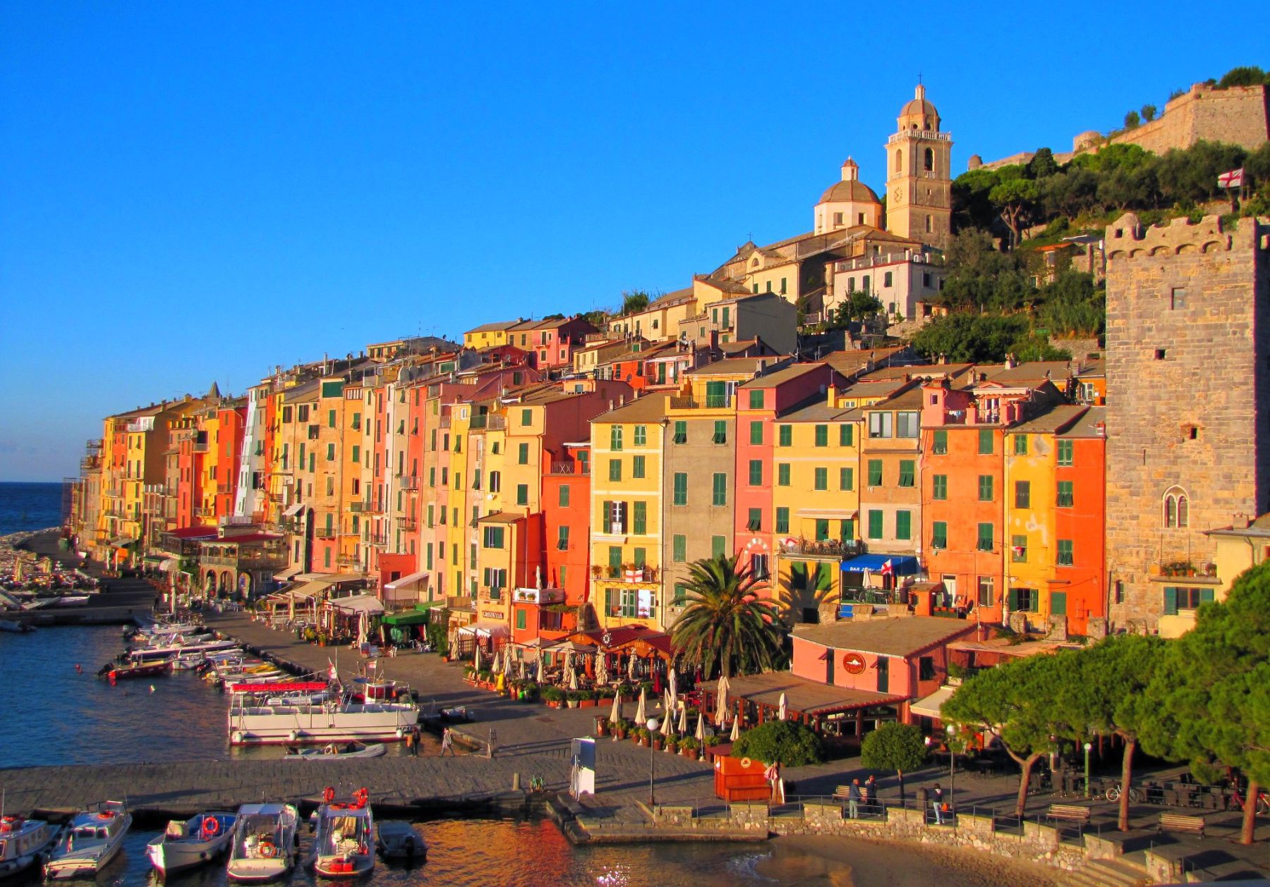 Những thị trấn rực rỡ sắc màu ở Italy - 6