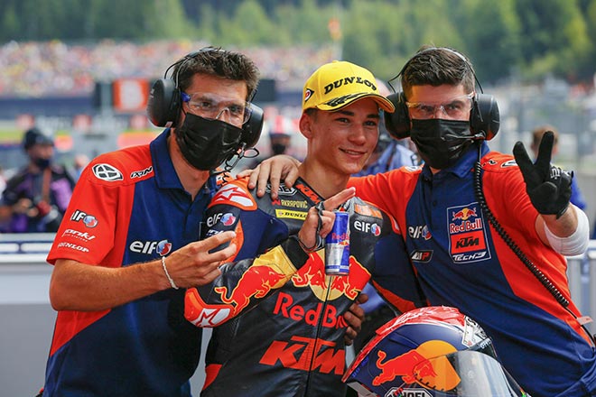 Đua xe MotoGP, chặng Austrian GP: Mưa là &#34;điểm nhấn&#34;, chủ nhà đăng quang với cái kết bất ngờ - 2