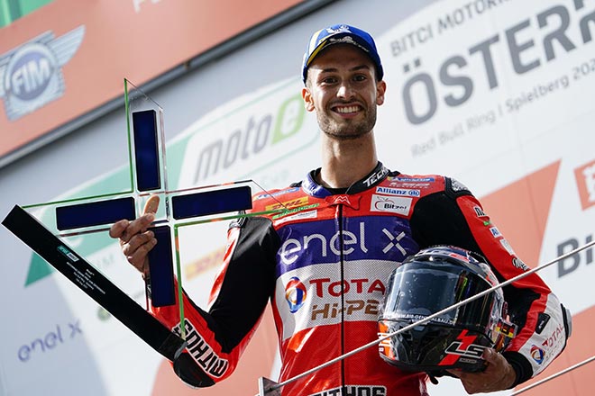Đua xe MotoGP, chặng Austrian GP: Mưa là &#34;điểm nhấn&#34;, chủ nhà đăng quang với cái kết bất ngờ - 1