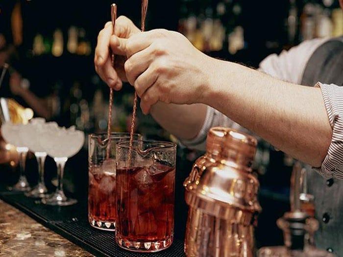 Khi hết dịch, hãy thử trải nghiệm 1 trong 8 loại cocktail ngon nhất - 1