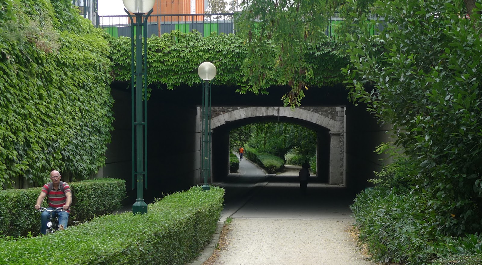 Để thổ địa dẫn bạn khám phá điểm đến 'bí ẩn' giữa Paris hoa lệ - 3