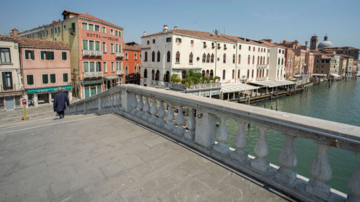 Venice sửa sang đường phố vì du khách khuyết tật - 1