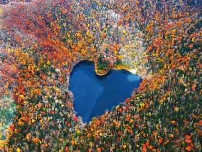 Du khảo - Chiêm ngưỡng hồ nước hình trái tim tự nhiên đẹp như mơ ở Nhật Bản