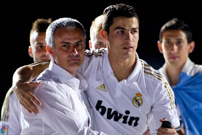 Mourinho hậm hực vì Ronaldo ở lại Juventus, sợ hóa &#34;bom nguyên tử&#34; Serie A - 2