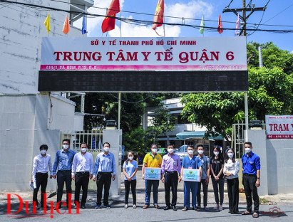 Chuyển động - Sinh viên Đại học Y Phạm Ngọc Thạch căng mình trên tuyến đầu chống dịch