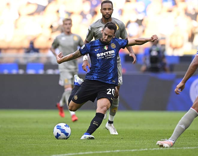 Kết quả bóng đá Inter Milan - Genoa: &#34;Nhà Vua&#34; mở đại tiệc, lập kỳ tích như Ibra (Vòng 1 Serie A) - 1