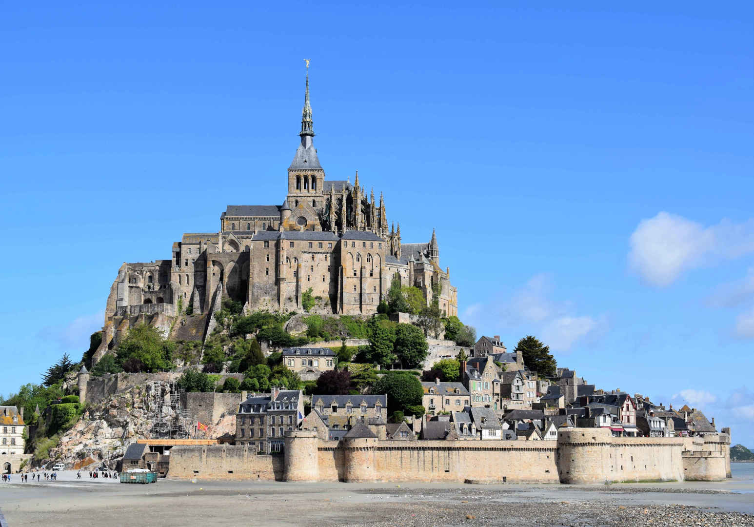 Lâu đài "bất khả xâm phạm" và những bí ẩn chưa được giải mã ở Pháp - 1