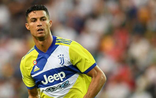 Ronaldo ghi bàn phút 90+4 cho Juventus, cởi áo ăn mừng để rồi VAR không công nhận - 1